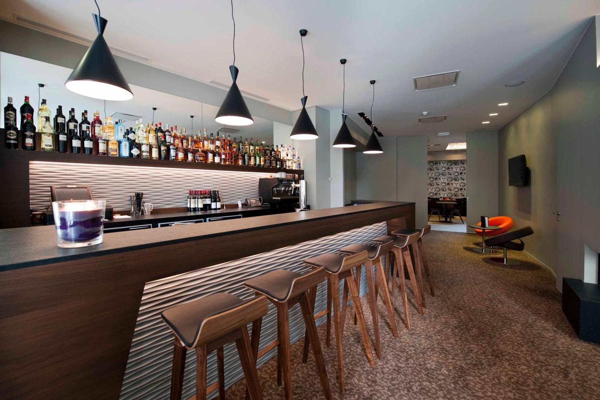 Square Hotel Кортрейк Экстерьер фото