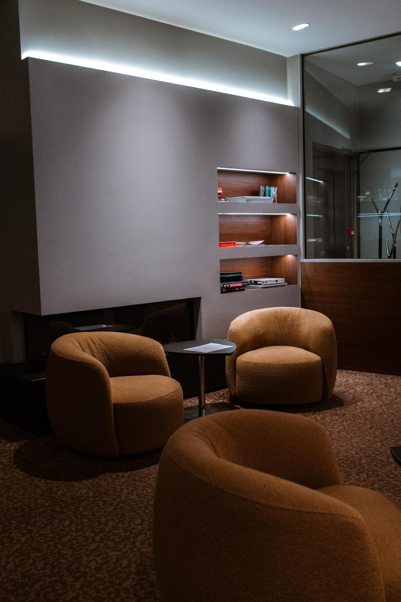 Square Hotel Кортрейк Экстерьер фото