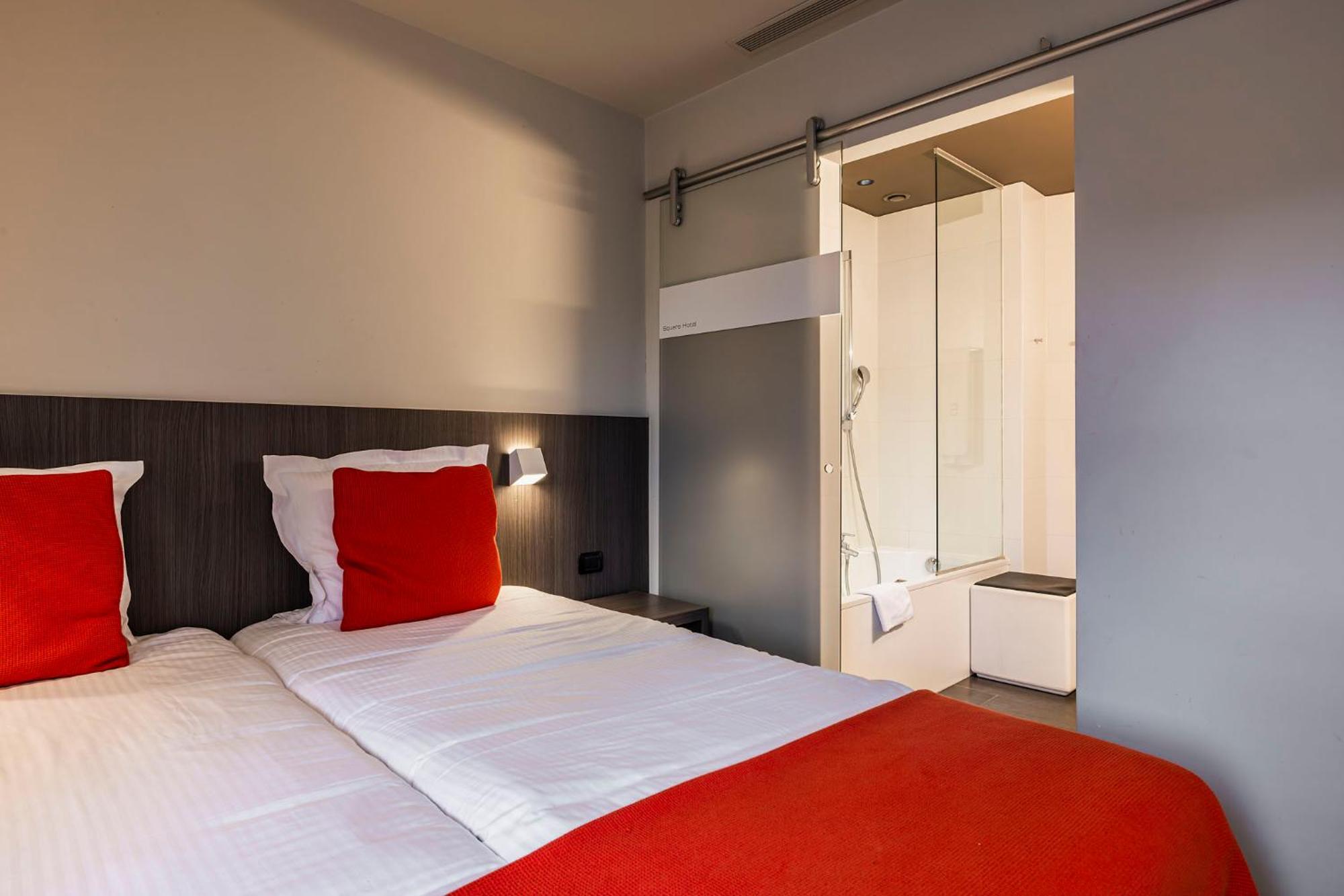 Square Hotel Кортрейк Экстерьер фото