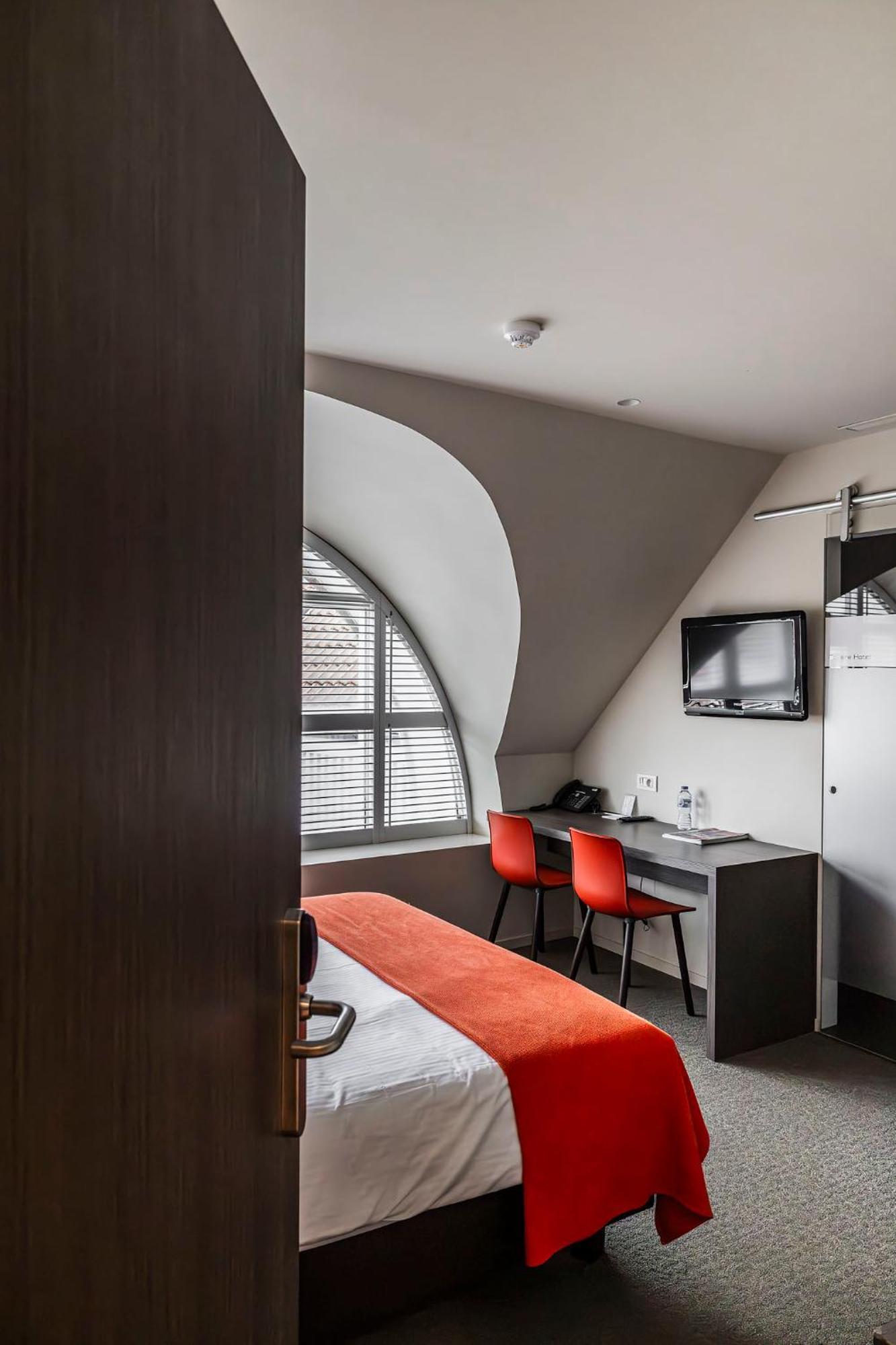 Square Hotel Кортрейк Экстерьер фото