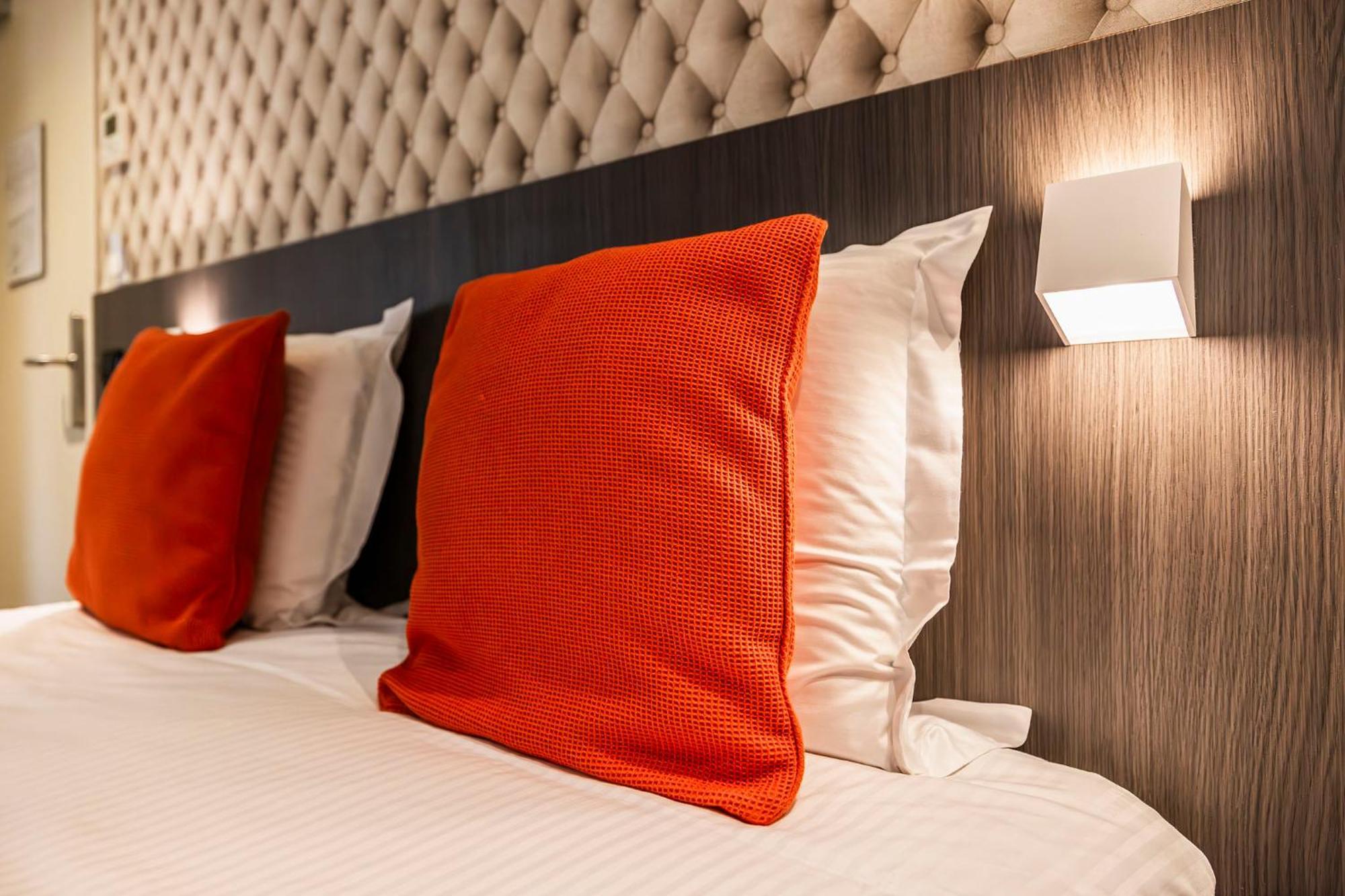 Square Hotel Кортрейк Экстерьер фото