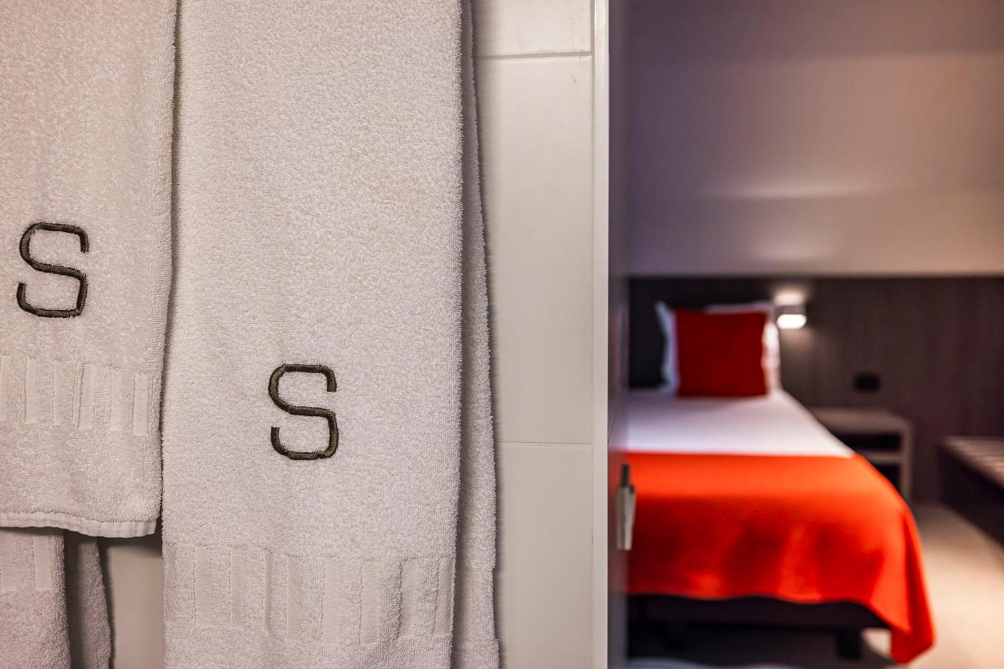 Square Hotel Кортрейк Экстерьер фото