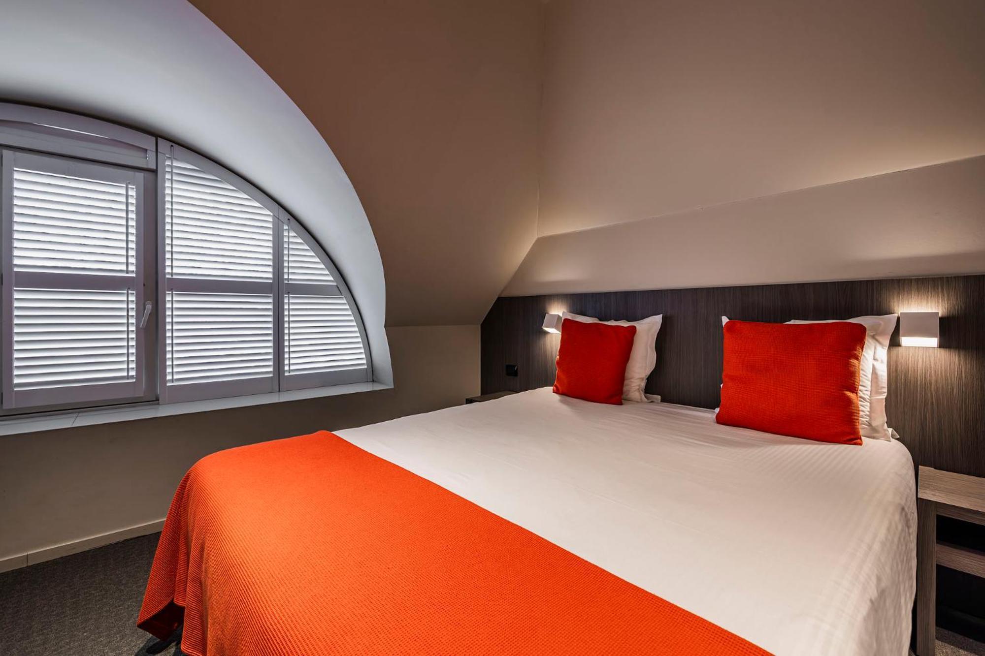 Square Hotel Кортрейк Экстерьер фото