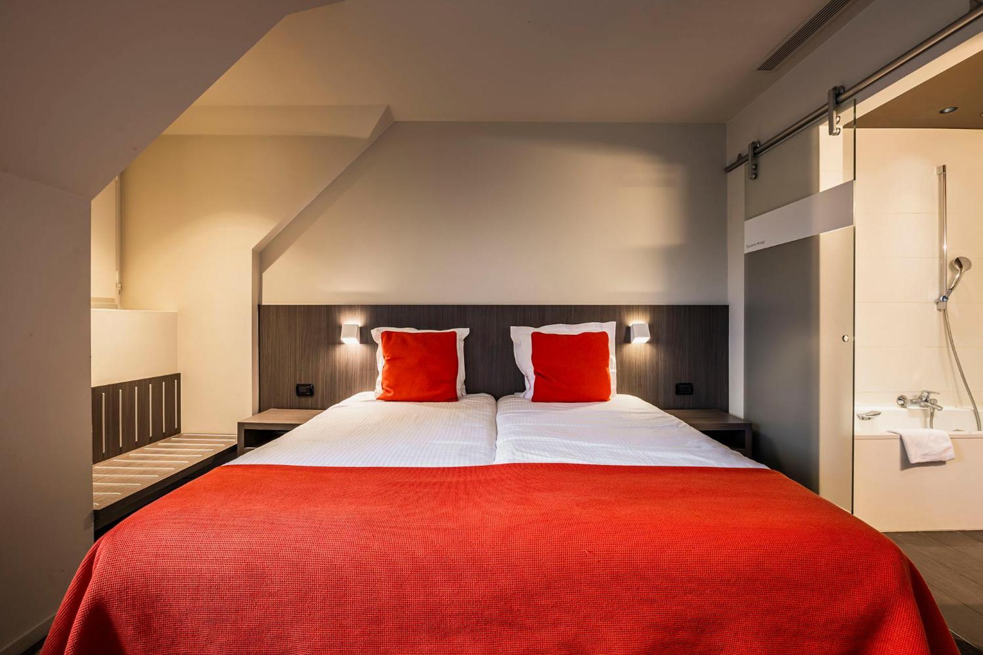 Square Hotel Кортрейк Экстерьер фото