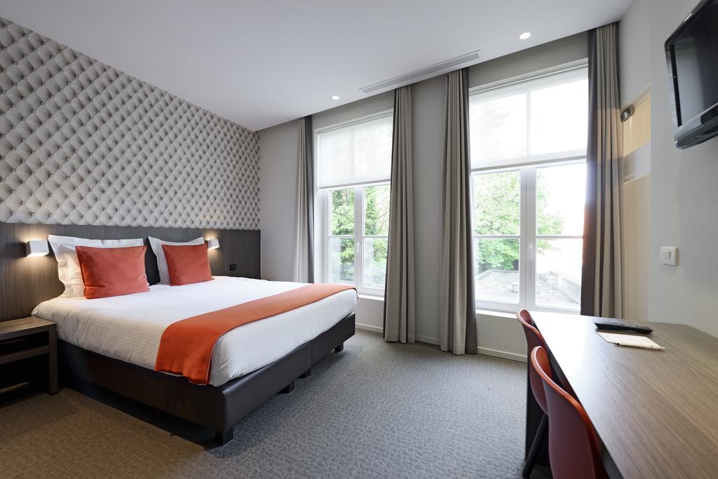 Square Hotel Кортрейк Экстерьер фото
