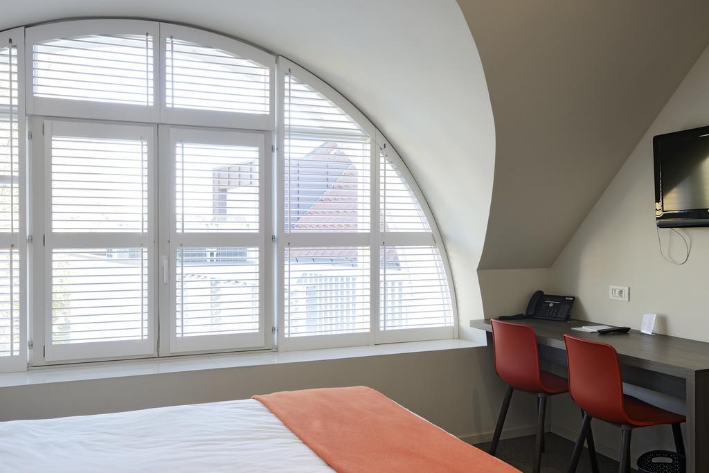 Square Hotel Кортрейк Экстерьер фото