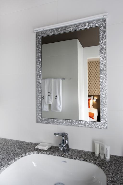 Square Hotel Кортрейк Экстерьер фото