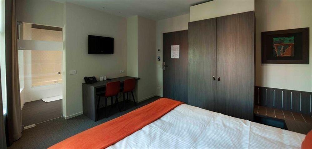 Square Hotel Кортрейк Экстерьер фото