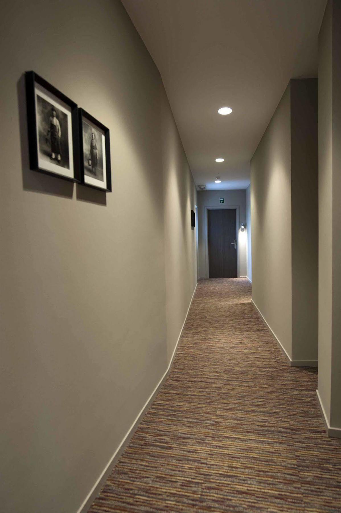 Square Hotel Кортрейк Экстерьер фото